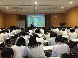 1年 R-CAP事後指導の様子