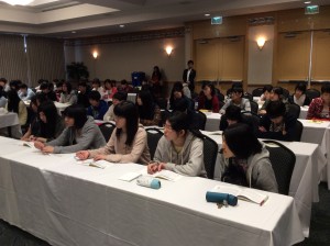 ハワイの日本カルチャーセンターにて、移民について学習中